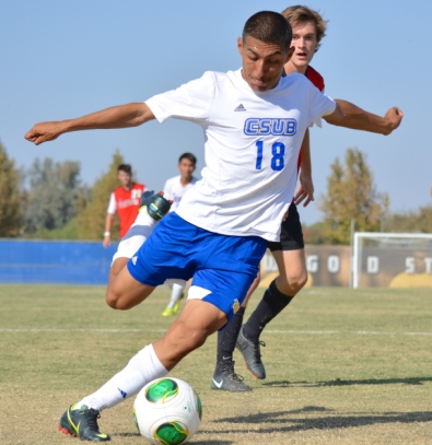 Abi Khan/The Runner Eduardo Caldaza tries to lift CSUB to a victory against Seattle University on Sunday, Oct. 20. CSUB eventually lost 2-1.